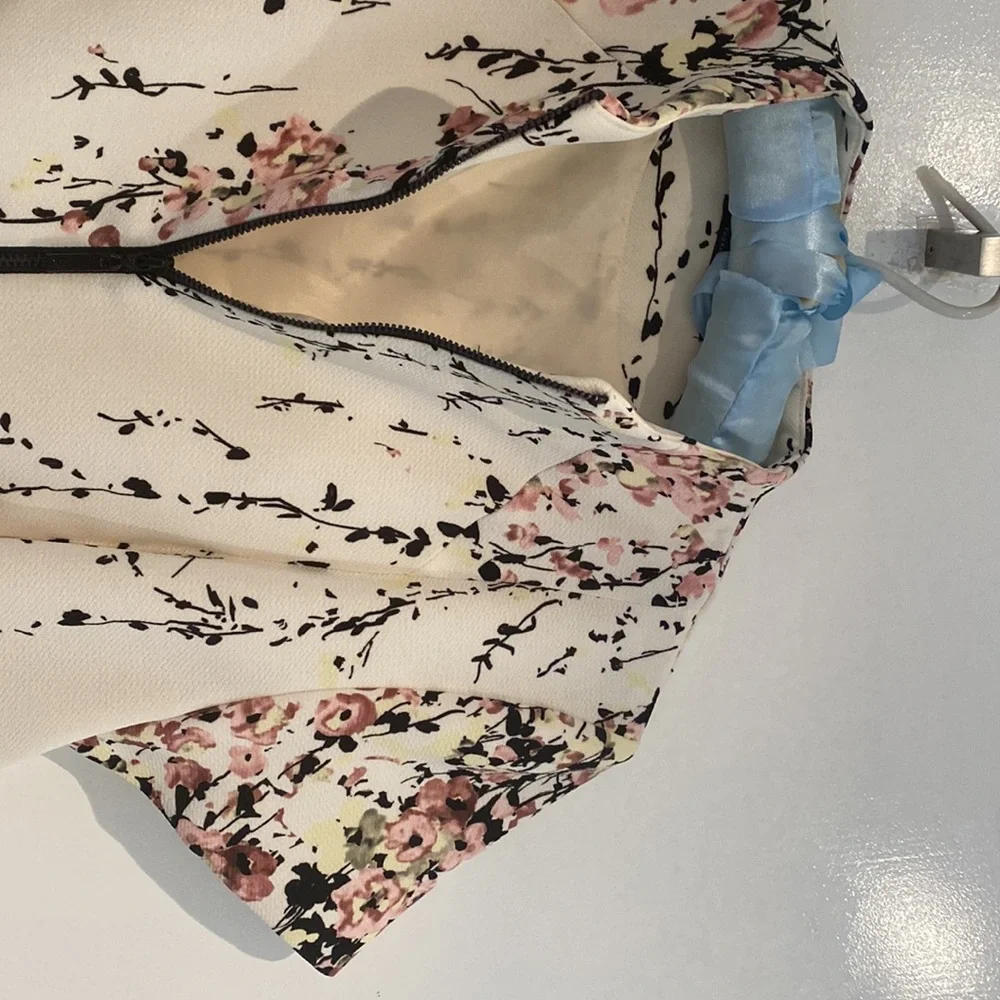 Cue OffWhite and Floral Zip Front Dress - Picture 4 of 7